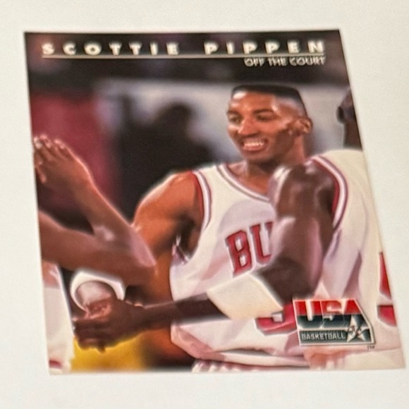 Trading card # 68 Scottie Pippen Basketball 1992 Skybox International - Picture 3 of 8